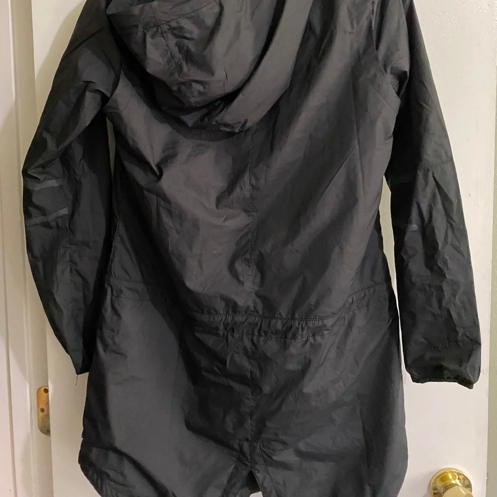 Black Nike rain jacket - Picture 3 of 3